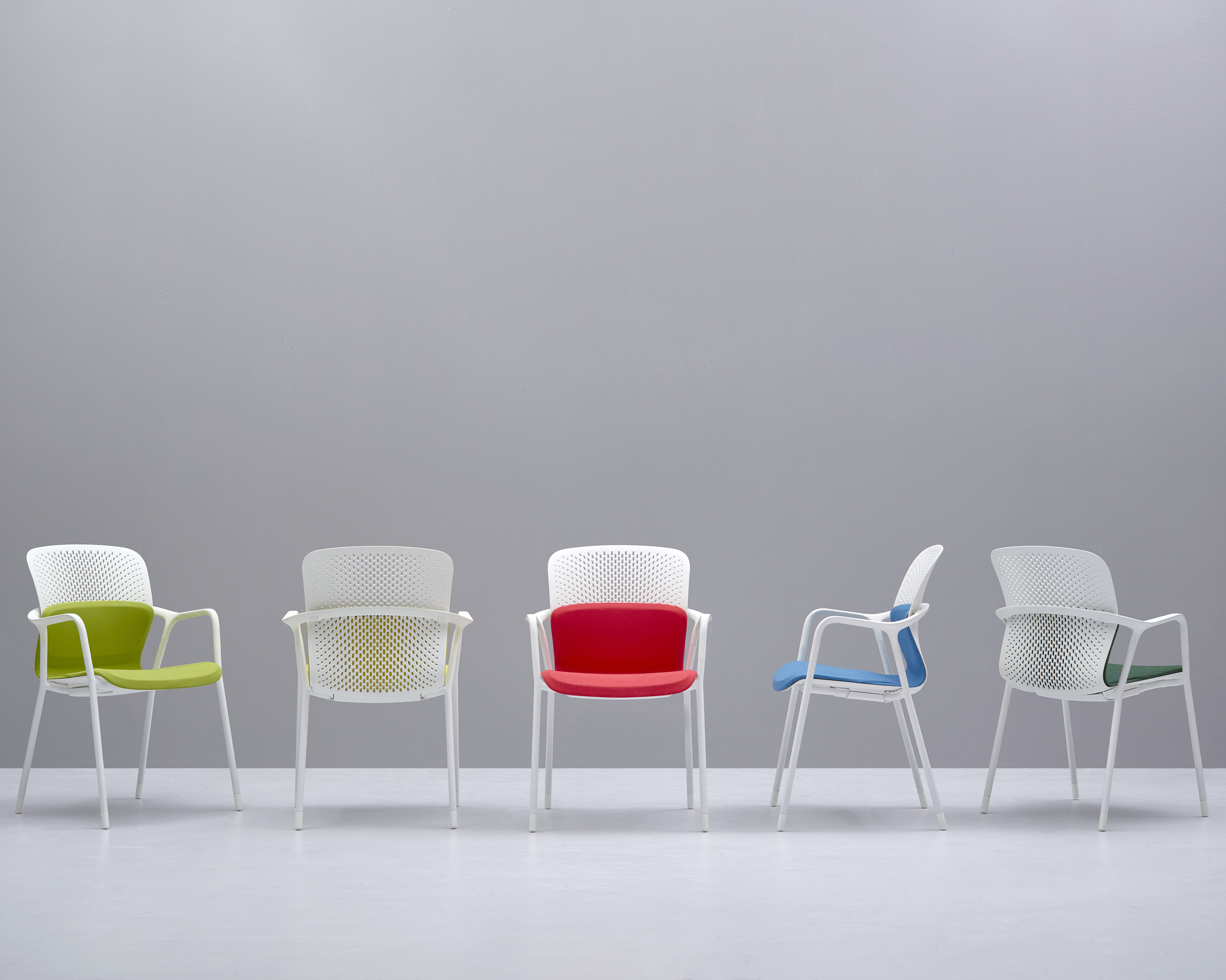 乐竞平台 - 坐具|餐椅|办公家具|设计师家具|凯恩培训椅/餐椅